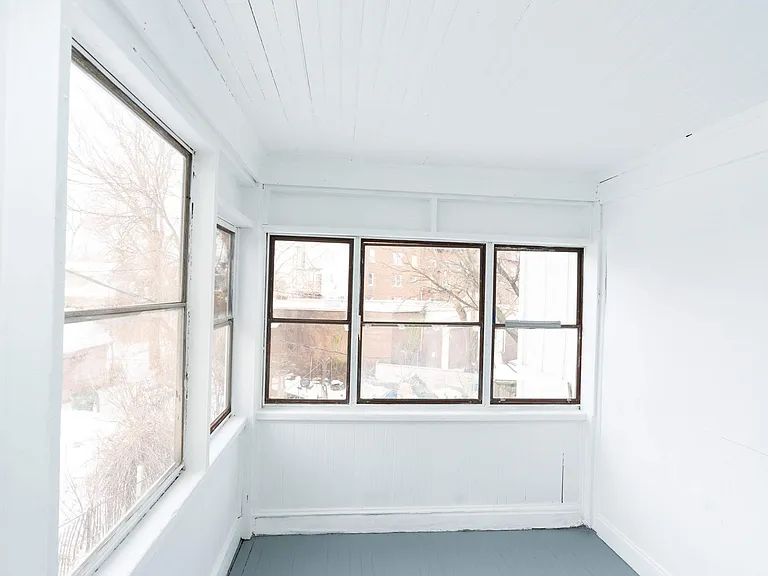 405 Alexander St — Photo 5