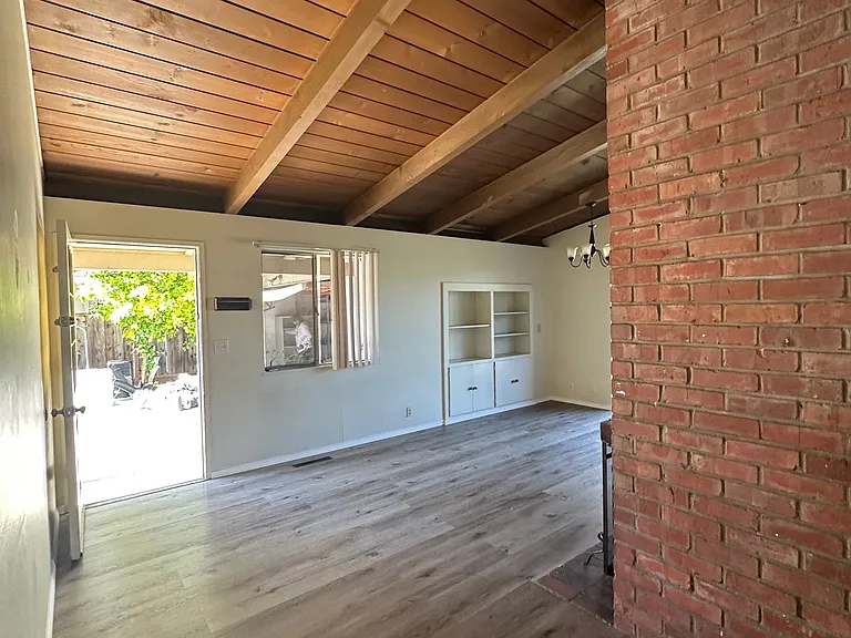 737 Budd Ave — Photo 7