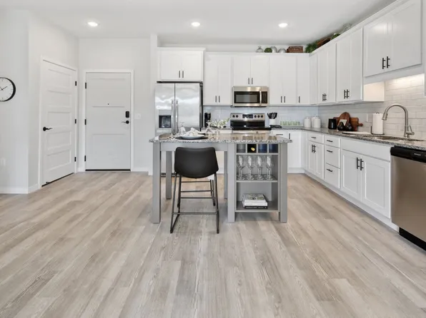 Arasan, 1620 Lusitano St #215, Shakopee, MN 55379