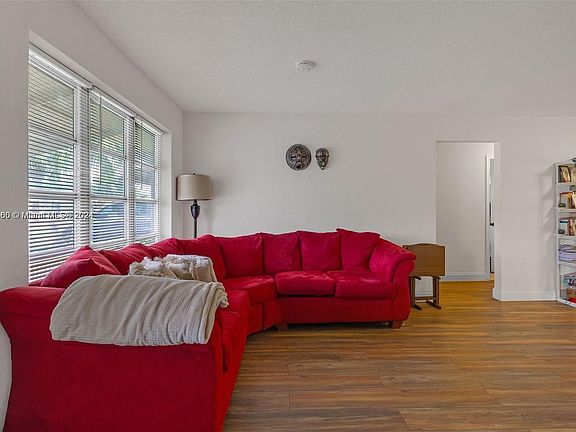 4th image of 4710 NW 49th Pl