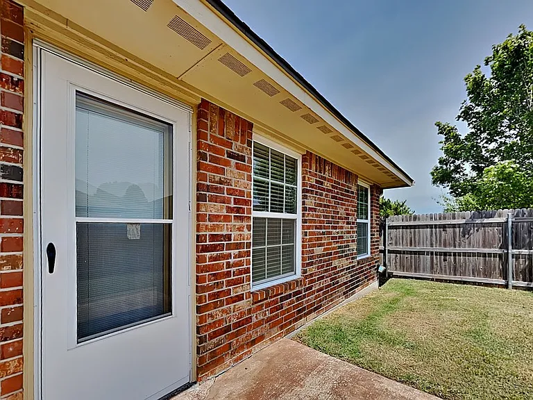 2165 Robin Ridge Ln — Photo 17