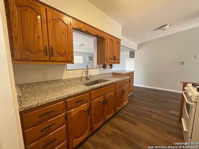 207 Pinehurst Blvd — Photo 4