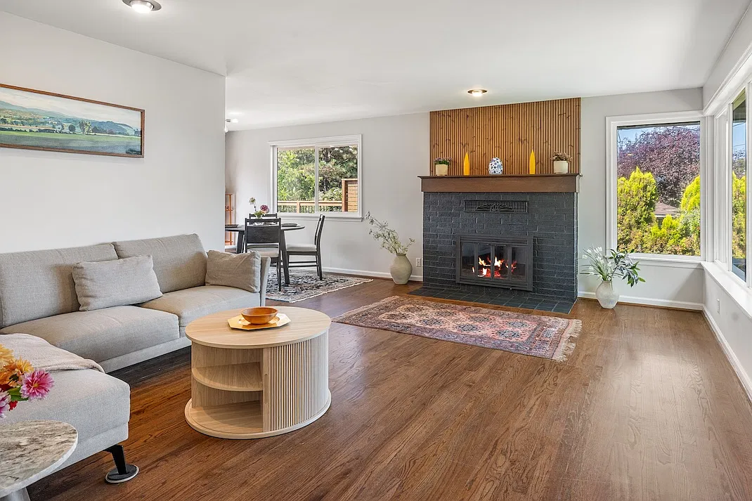 4 bed, 2340 sqft, $4,300 — Photo 4