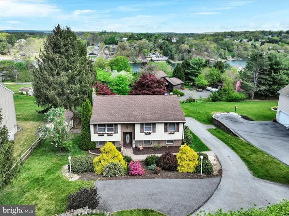 751 Stallion Dr, Auburn, PA 17922