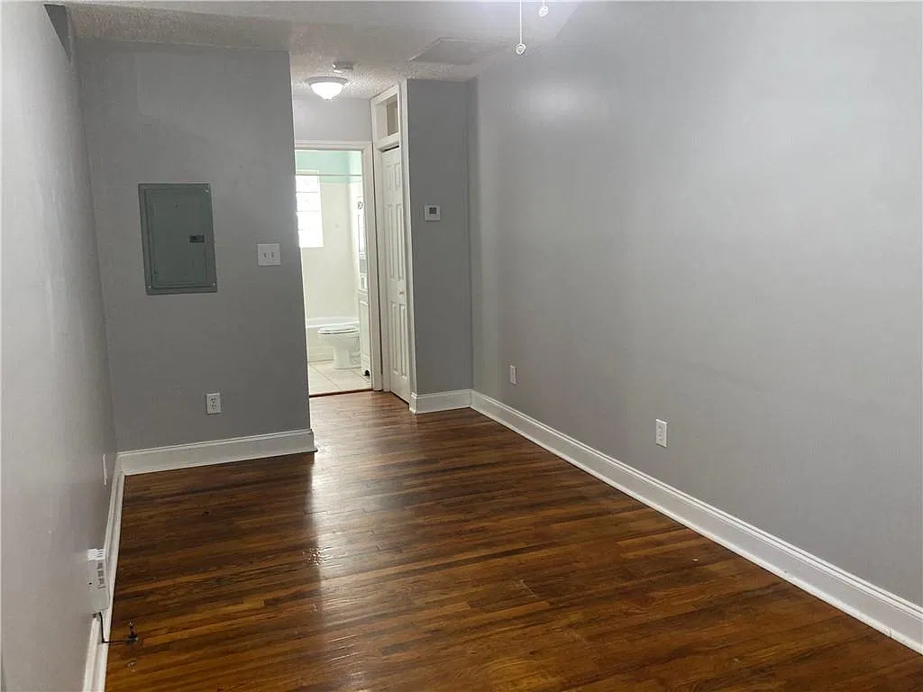 1115 Shelby Pl SE — Photo 3