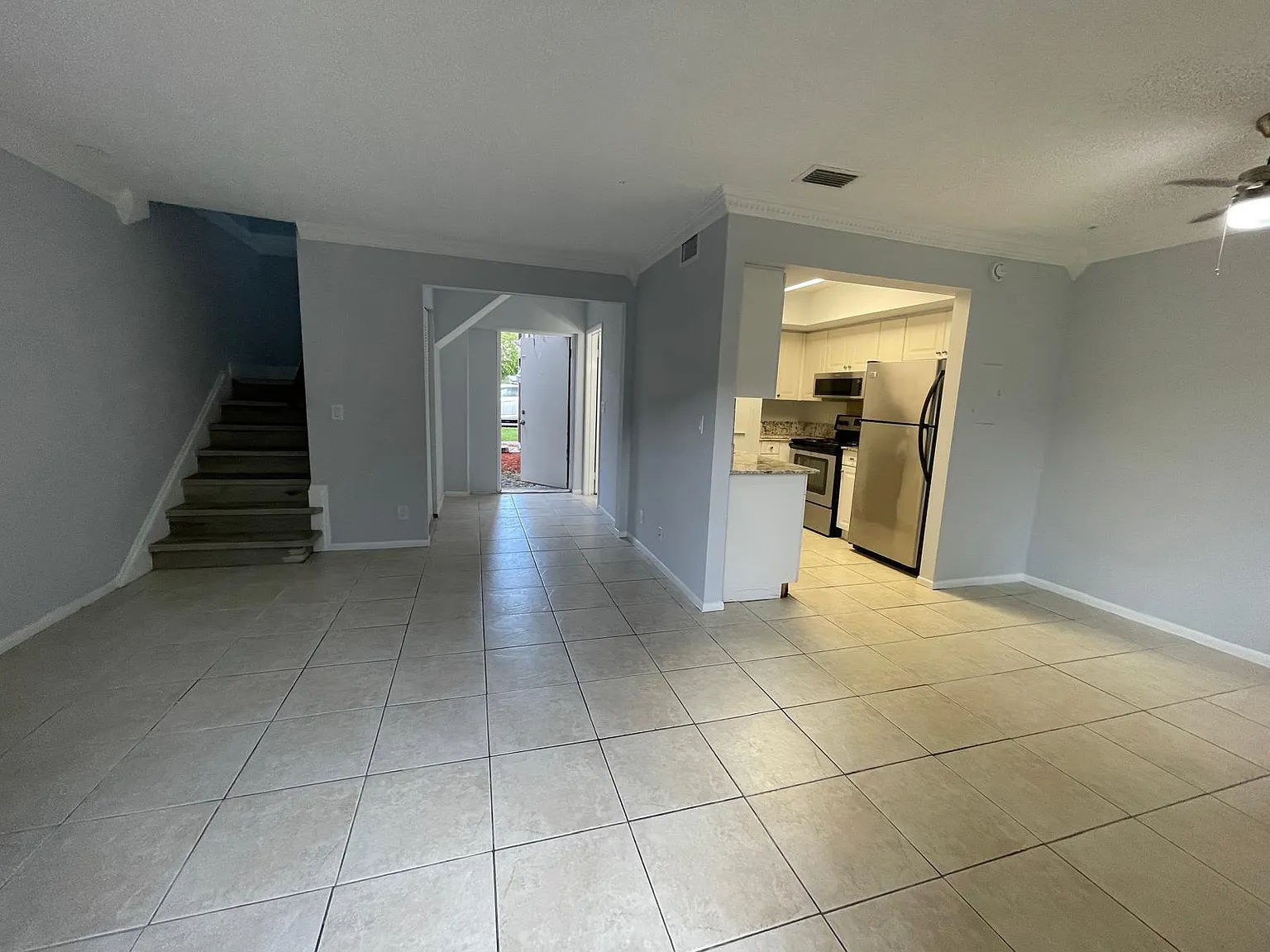 2 bed, 1.5 bath, 944 sqft, $2,000 — Photo 2
