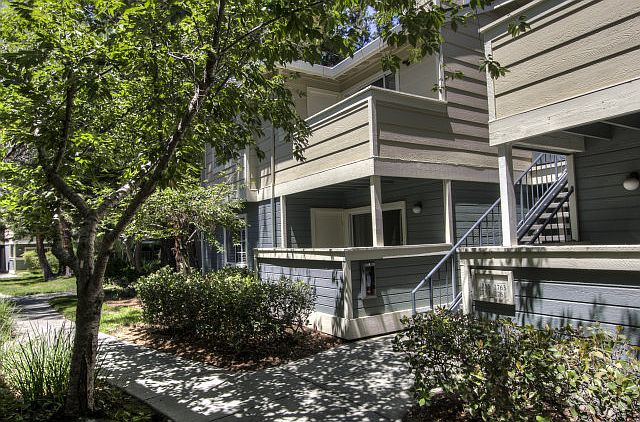 1st image of 2753 Somerset Park Cir