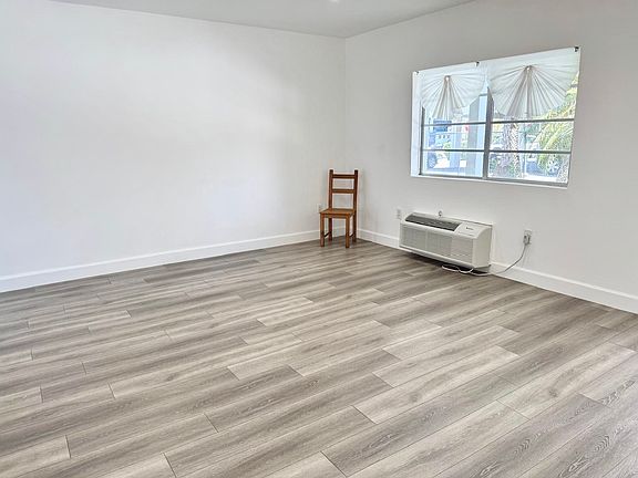 3rd image of 916 W 42nd St APT 103