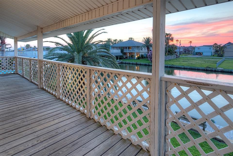 1st image of 202 Barracuda St