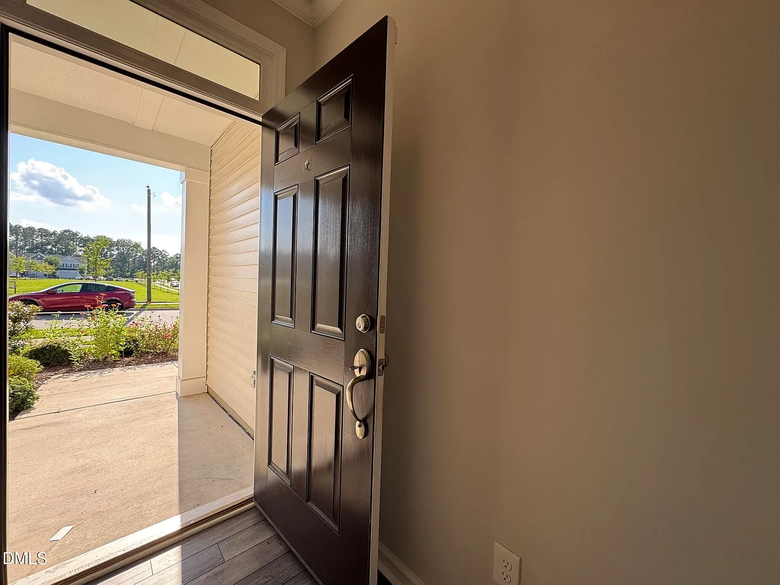 3 bed, 2.5 bath, 1800 sqft, $2,150 — Photo 4