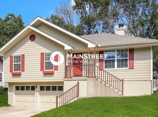 933 NE Bristol Dr, Lees Summit, MO 64086