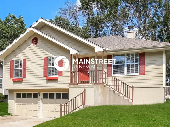 933 NE Bristol Dr, Lees Summit, MO 64086