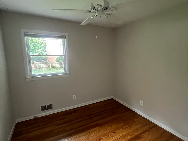 7504 Fairwood Ln — Photo 34