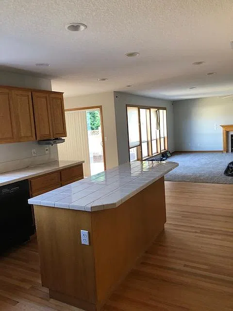 4 bed, 2.5 bath, 2500 sqft, $2,695 — Photo 2