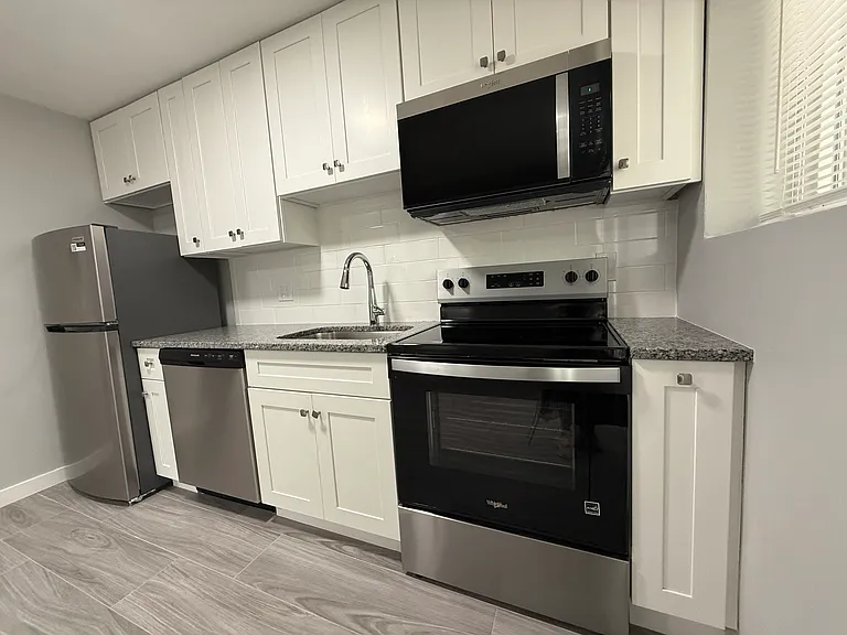 565 Hyde Park Ave #2 — Photo 7
