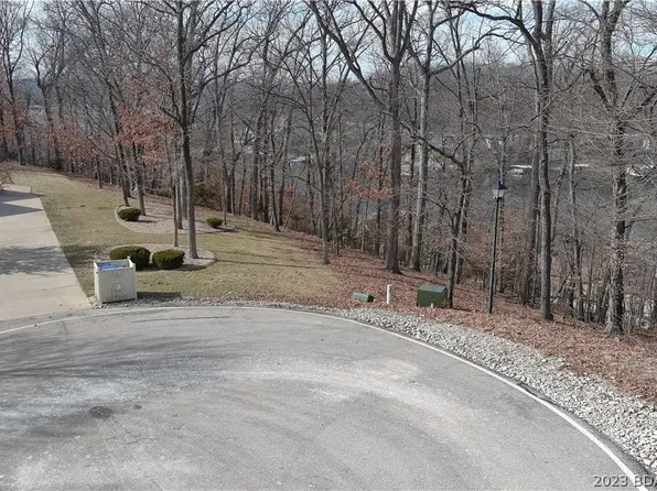 288 Palisades Dr, Lake Ozark, MO 65049