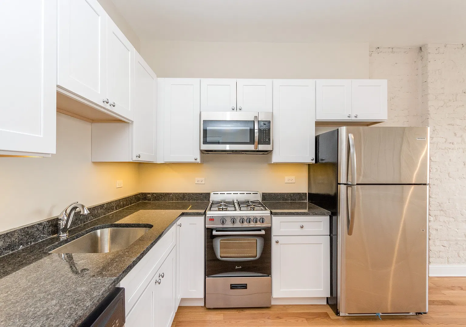 915 Aberdeen — Photo 1