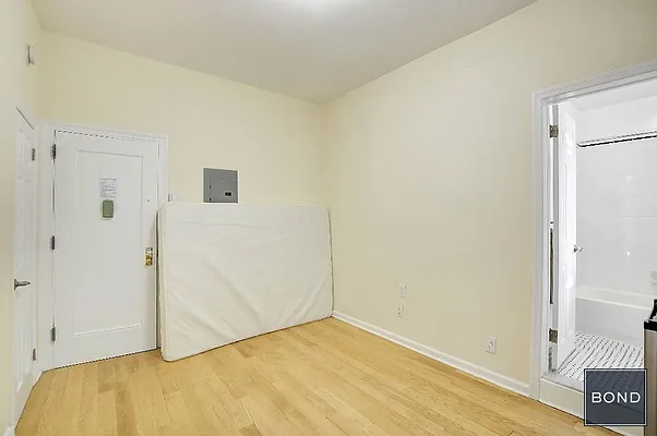 Rented by Bond New York | media 7