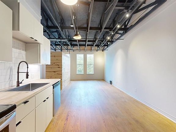 3rd image of 305 W 27th St #333