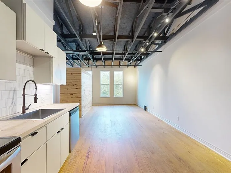 305 W 27th St #333 — Photo 3