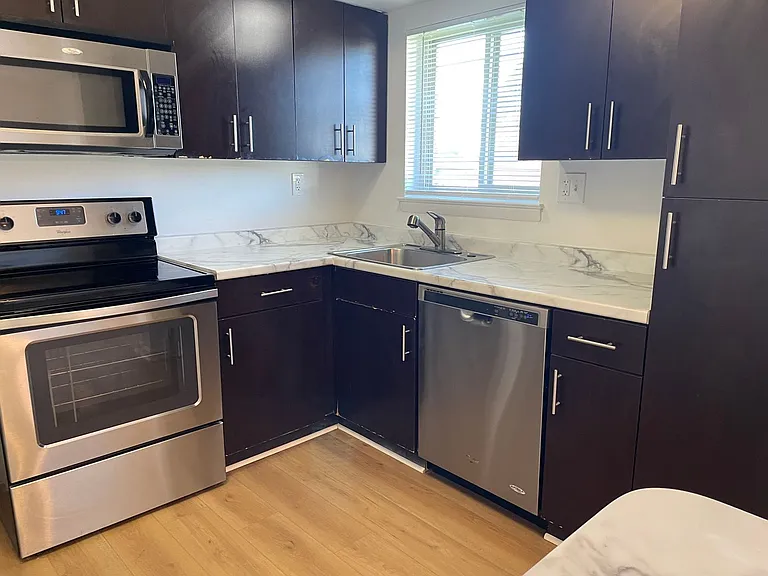 Brooke Court Apartments — Photo 6