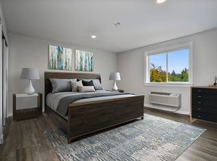 814 N 2nd St #1A, Silverton, OR 97381