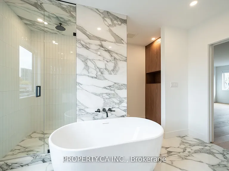 180 Dovercourt Rd #UPPER — Photo 17