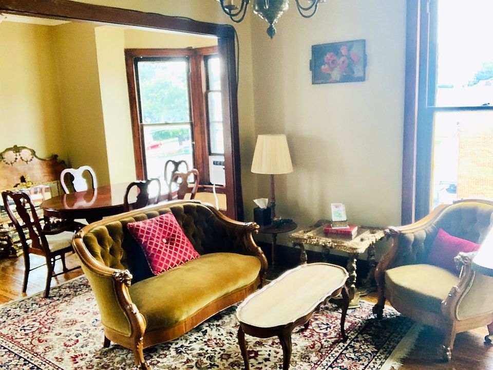 1st image of 6 W Chestnut St #5