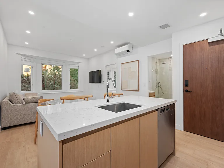 957 Nicola St #203 — Photo 16