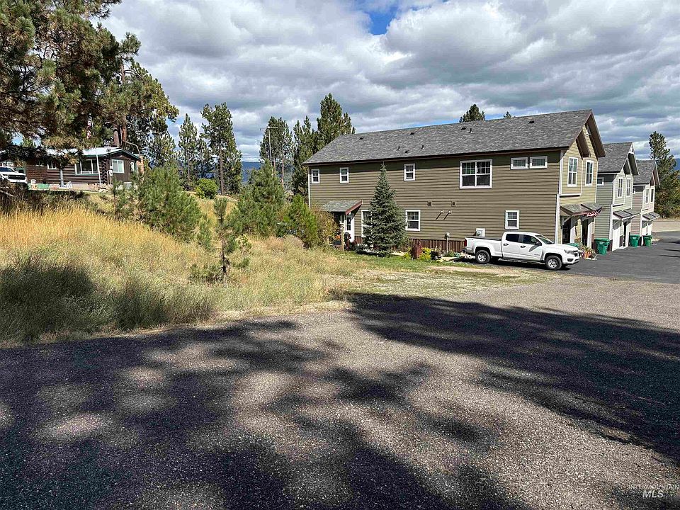 2nd image of 107 N Cabarton Rd #7-8