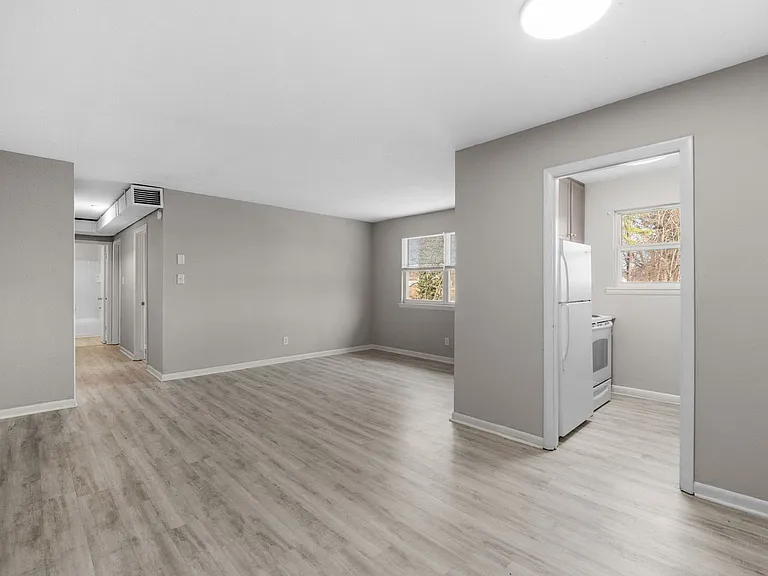 South Garden Apartments — Photo 13