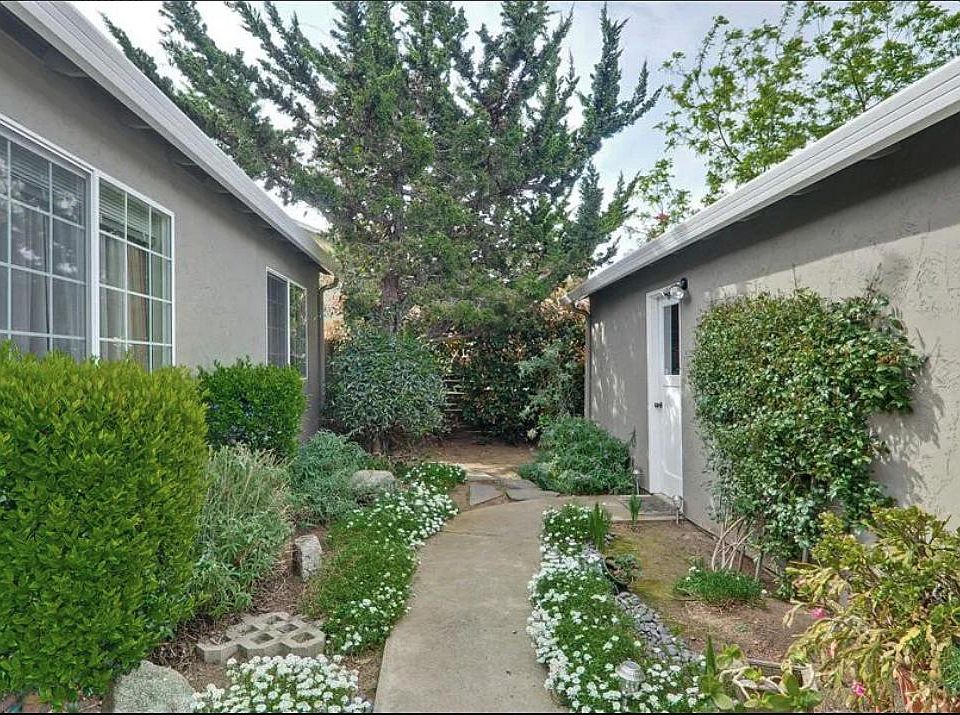 Detached Garage