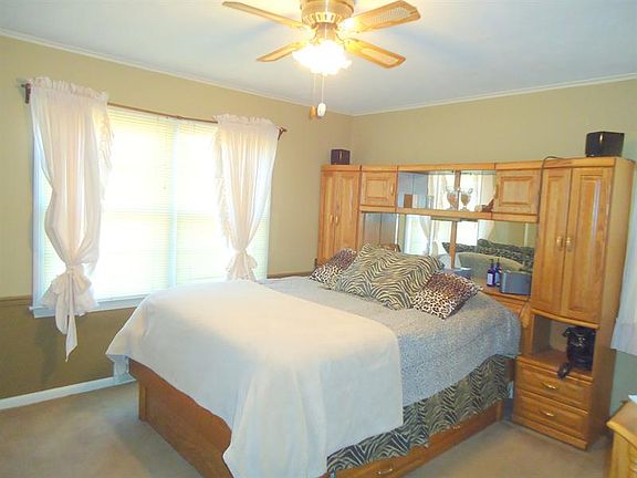 4th image of 929 S La Londe Ave