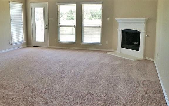 4th image of 925 Hidden Creek Dr