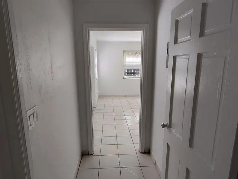 808 NE 9th Ave — Photo 14
