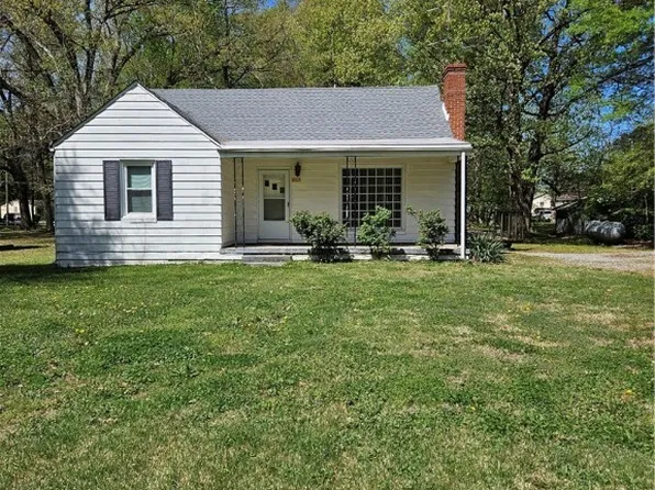 203 N Amelia Ave, Blackstone, VA 23824