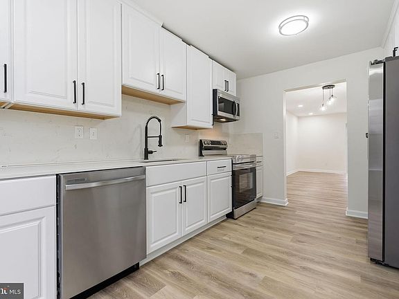 4th image of 629 Nollmeyer Rd