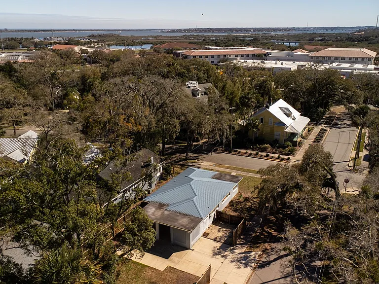 64 Fullerwood Dr — Photo 40