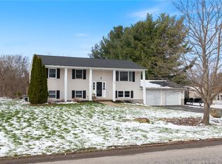 707 Whitney Rd, Ontario, NY 14519