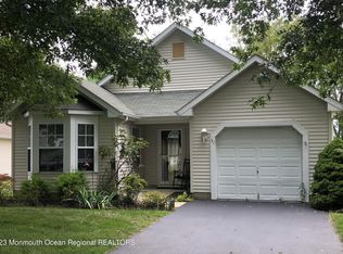 32 Meadows Ln, Whiting, NJ 08759