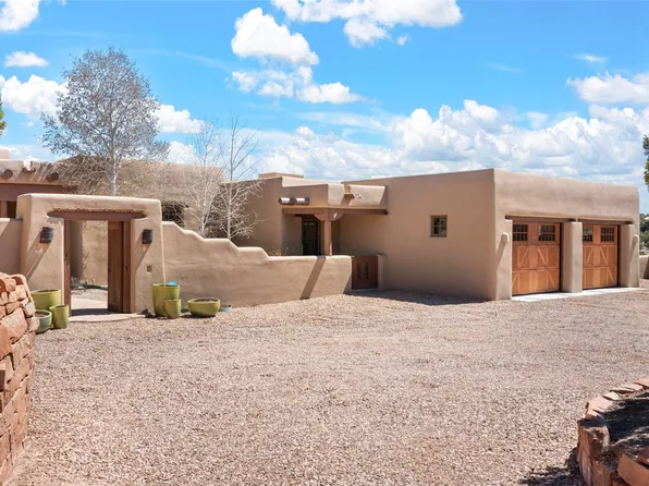 39 Sage Cir, Santa Fe, NM 87506