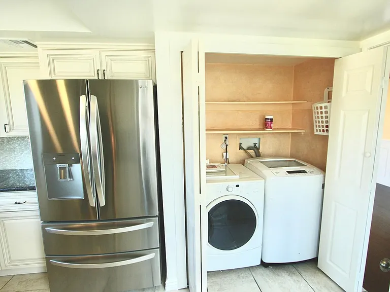 439 N Doheny Dr #107 — Photo 6