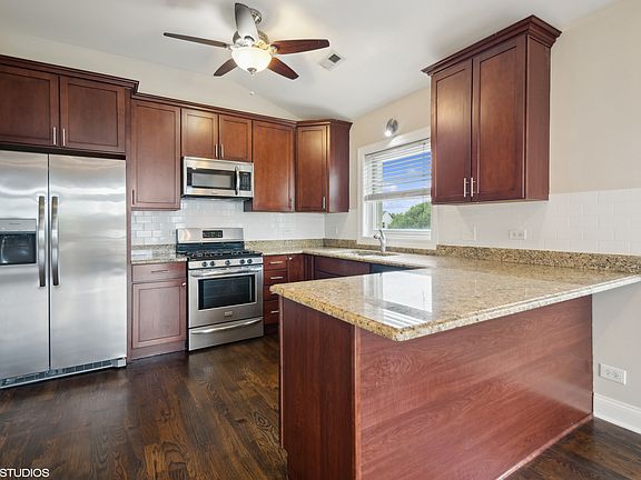4th image of 3519 W Medill Ave #3