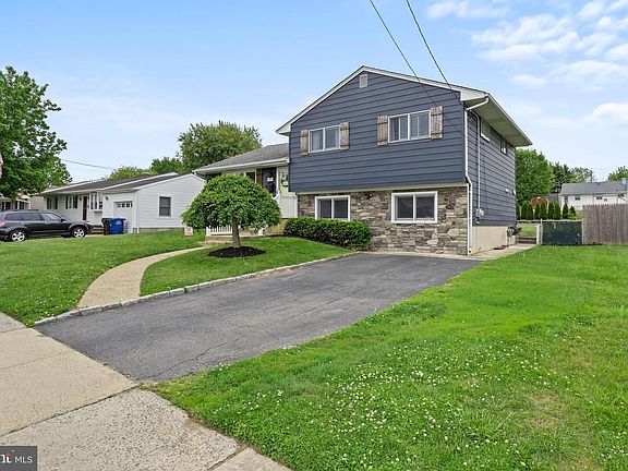 3rd image of 21 Greenwood Dr