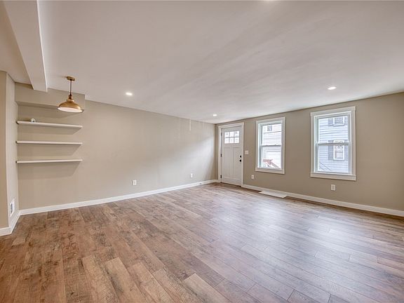 5th image of 117 Fountain St