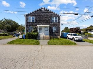 16 Race St, Middletown, RI 02842