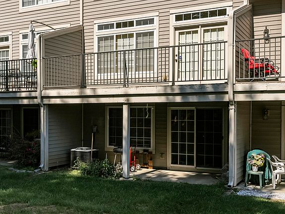 2nd image of 969 Oakmont Ct
