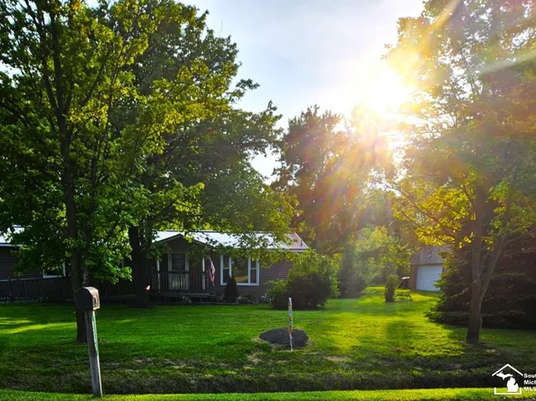 9361 Exeter Rd, Carleton, MI 48117
