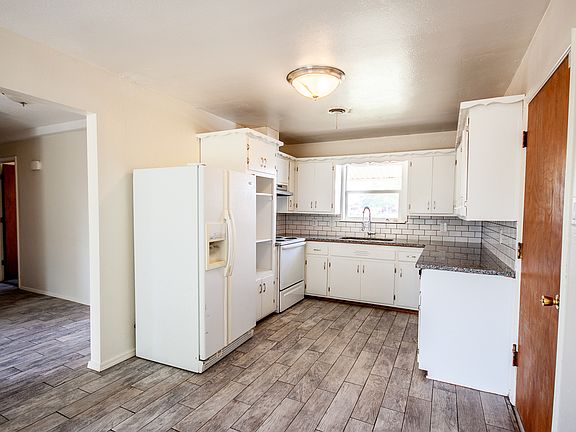 5th image of 1009 W Yucca Ave