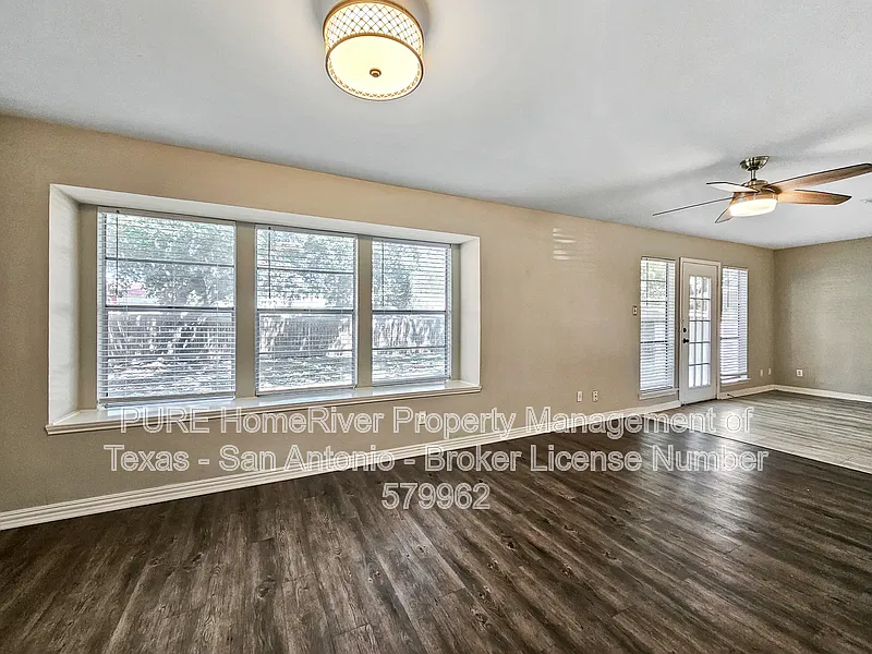 3 bed, 2.5 bath, 1428 sqft, $1,585 — Photo 4